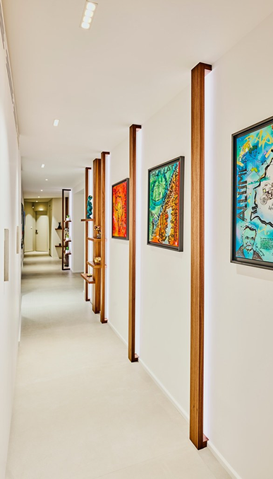 Photo d'un couloir redistribué dans le projet de réaménagement d'un appartement neuf livré brut